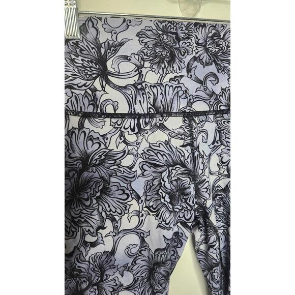 lululemon Wunder Under Crop (Hi-Rise) 21" Size 6 in Hanakotoba Starlight Multi - Picture 3 of 7